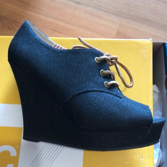 Black lace up peep toe booties - Picture 5 of 5